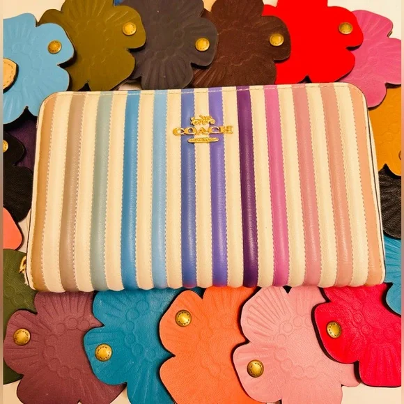 NWOT Rare Coach Rainbow Wallet - Picture 9 of 14